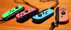 Console Nintendo Switch avec paire de Joy-Con sans fil Rouge et Bleu Neon V3
